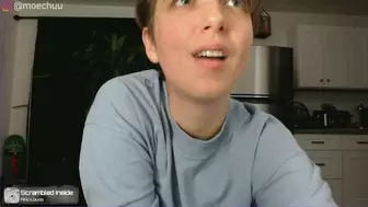 Stunning skank can't stop smiling after toying her cunt