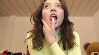 Hey daddy my kinky little mouth sits sleazy and wants to s