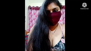 Desi kannada aunty show breasts and oil massage her breasts