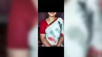Desi Indian cougar aunty natural melons and Gigantic booty