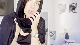 Arab lady touches herself before her marriage proposal