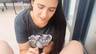 Lick job brunette chick
