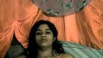 Indian bitch reveals her body