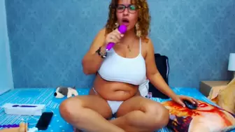 Chubby Hispanic sings karaoke and shows huge titties on online camera